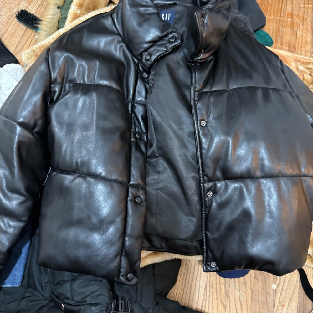 GAP Men's Black Puffer Jacket